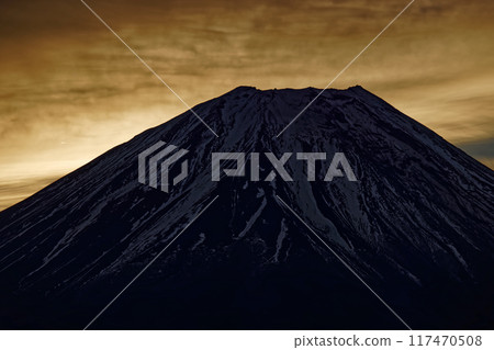 Mount Fuji and morning clouds just before sunrise as seen from Ryugatake Mount Fuji and morning clouds just before sunrise as seen from Ryugatake 117470508