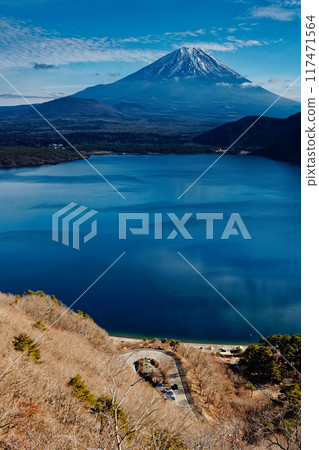 Mt. Fuji and Lake Motosu as seen from Nakanokura Observatory in winter 117471564
