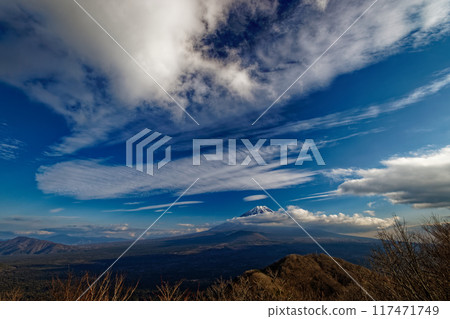 Lake Shojiko in winter - Mt. Fuji seen from Panoramadai 117471749