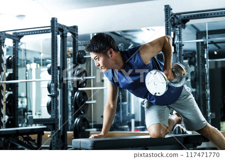 Men training in the gym Men training in the gym 117471770