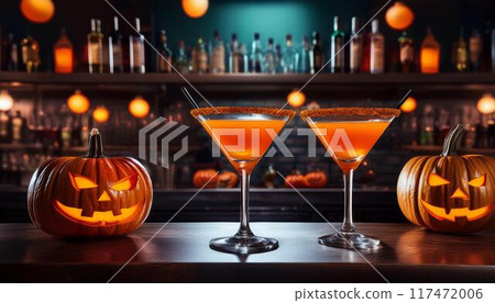 酒吧櫃檯上的萬聖節南瓜馬丁尼雞尾酒。 酒吧櫃檯上的萬聖節南瓜馬丁尼雞尾酒。 117472006