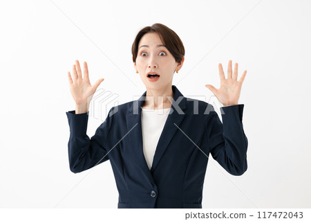 Surprising business woman 117472043