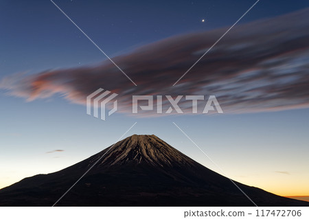 Morning clouds and Mount Fuji at dawn as seen from Mount Ryugatake 117472706