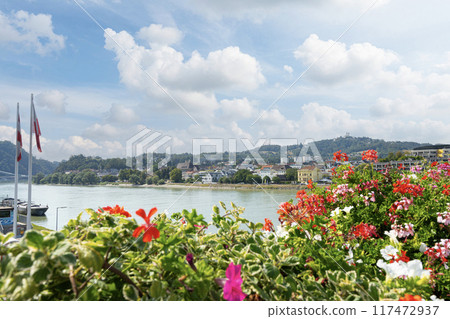 view of the city from the banks of the Danube River in Linz, Austria 117472937