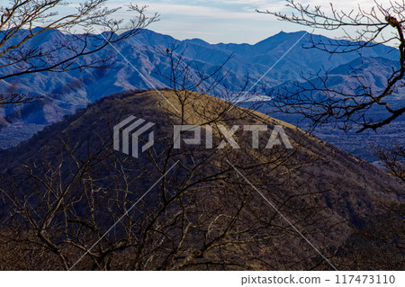 從阿梅岳登山眺望龍岳、西湖、禦坂山 從阿梅岳登山眺望龍岳、西湖、禦坂山 117473110