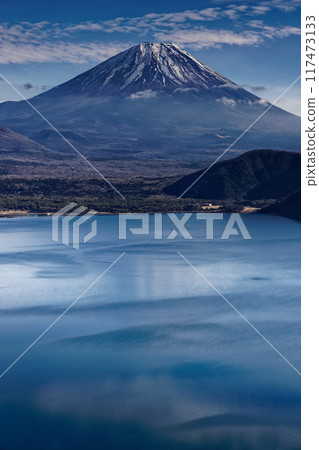 冬天從中倉展望台看到的富士山和本棲湖 117473133