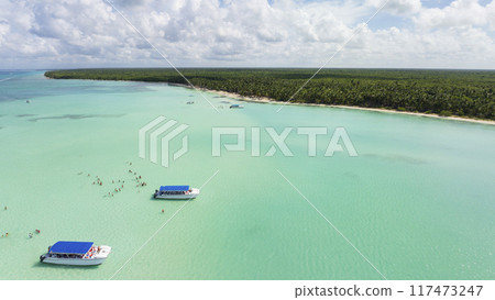 Tourists bathe in natural pools in the middle of the ocean 117473247