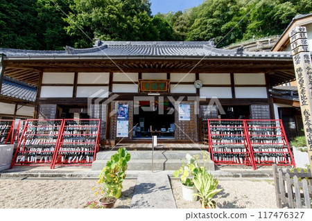 The main hall of Zofukuji Temple (Fuurinji Temple), Toyota City The main hall of Zofukuji Temple (Fuurinji Temple), Toyota City 117476327