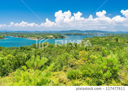 [三重縣] 夏天的英虞灣海岸線，從富山公園看到的ria海岸線 117477611