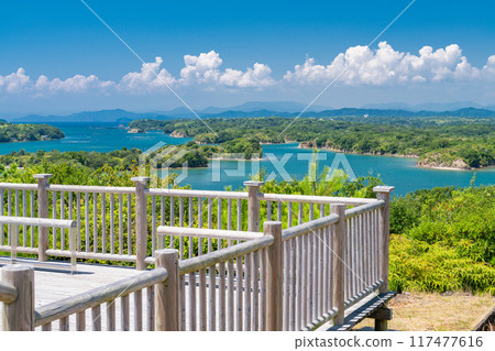 [三重縣] 夏天的英虞灣海岸線，從富山公園看到的ria海岸線 117477616