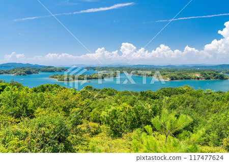 <Mie Prefecture> Summer coastline of Ago Bay, a ria coastline seen from Tomoyama Park 117477624
