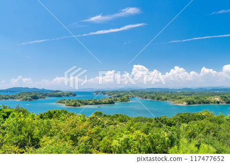 <Mie Prefecture> Summer coastline of Ago Bay, a ria coastline seen from Tomoyama Park 117477652