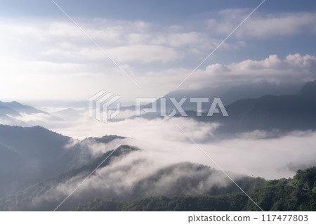 【新潟縣】江戶嶺的瀑布雲，夏天的大片雲海 117477803