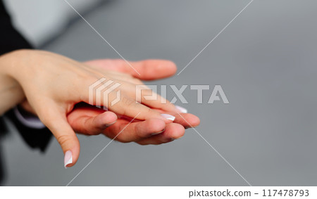 bride and groom, wedding celebration, wedding rings 117478793