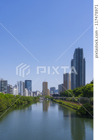 [Vertical photo] Scenery of Ichigaya 117478971