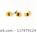 彩色卡紙插畫工藝：帶有數字的水果 117479124
