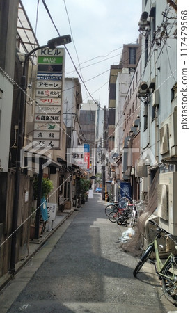 Back alley scene near Shinbashi Station (daytime) Back alley scene near Shinbashi Station (daytime) 117479568