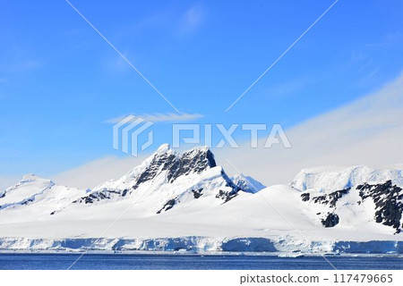 The ultimate hidden place: Antarctica in summer The ultimate hidden place: Antarctica in summer 117479665
