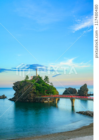 [Benten Rock] Morning at Noe Beach [Itoigawa City] 117480480