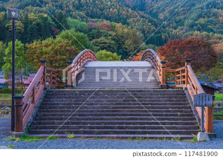 [Nagano Prefecture] Naraijuku, Kiso Bridge, Afternoon sunshine 117481900