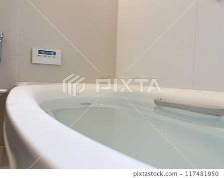 浴缸充滿熱水 117481950