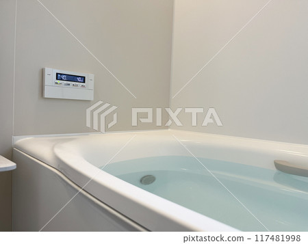 浴缸充滿熱水 117481998