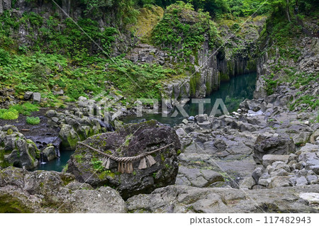 [Kyushu, Miyazaki] Takachiho Gorge was created by volcanic activity at Mount Aso. It is a beautiful gorge with eroded cliffs and Manai Falls. 117482943