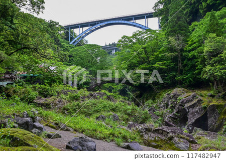 [Kyushu, Miyazaki] Takachiho Gorge was created by volcanic activity at Mount Aso. It is a beautiful gorge with eroded cliffs and Manai Falls. 117482947