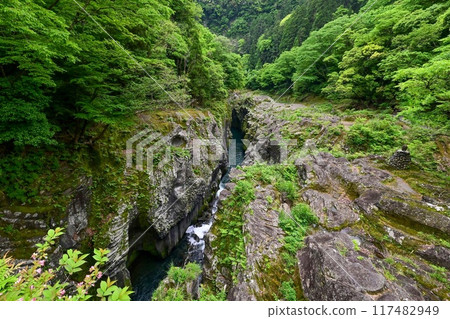 [Kyushu, Miyazaki] Takachiho Gorge was created by volcanic activity at Mount Aso. It is a beautiful gorge with eroded cliffs and Manai Falls. 117482949
