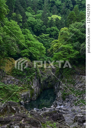[Kyushu, Miyazaki] Takachiho Gorge was created by volcanic activity at Mount Aso. It is a beautiful gorge with eroded cliffs and Manai Falls. 117482959