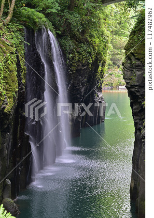 [Kyushu, Miyazaki] Takachiho Gorge was created by volcanic activity at Mount Aso. It is a beautiful gorge with eroded cliffs and Manai Falls. 117482962