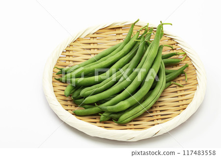 Green beans on a tray 117483558
