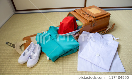 書包、運動服、學校午餐服 117484990