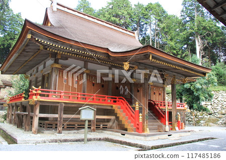 The main hall of the East Shrine of Hiyoshi Taisha Shrine (National Treasure) The main hall of the East Shrine of Hiyoshi Taisha Shrine (National Treasure) 117485186