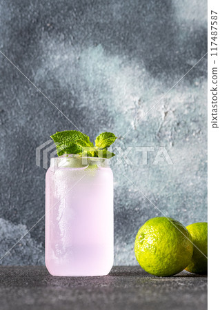 Lavender Gin Coctail 117487587