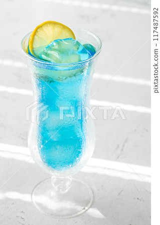 Blue lagoon cocktail 117487592