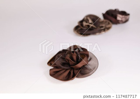 由和服布料製成的玫瑰胸花 117487717