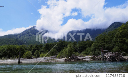 長野縣松本市上高地的夏天 117488718