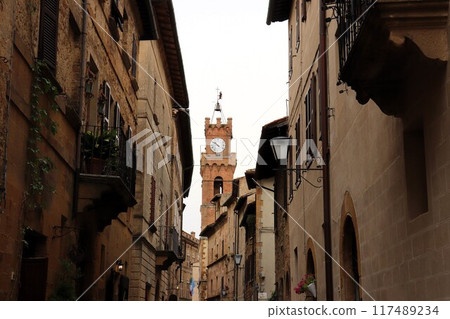 Small town in the Valley of Orcia, World Heritage Site, Pienza, Tuscany, Italy, Europe Small town in the Valley of Orcia, World Heritage Site, Pienza, Tuscany, Italy, Europe 117489234