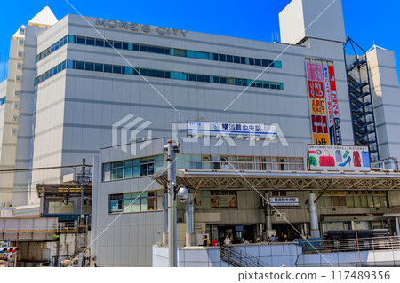 神奈川縣橫須賀市橫須賀中央車站前的街景 神奈川縣橫須賀市橫須賀中央車站前的街景 117489356