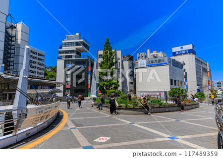 神奈川縣橫須賀市橫須賀中央車站前的街景 神奈川縣橫須賀市橫須賀中央車站前的街景 117489359