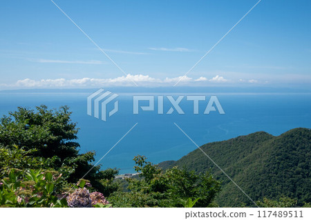 The Sea of Japan as seen from the observation restaurant on Mt. Yahiko, Niigata Prefecture 117489511
