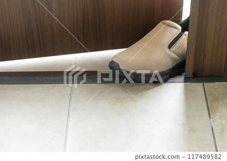 Image of putting shoes in the front door to ventilate 117489582