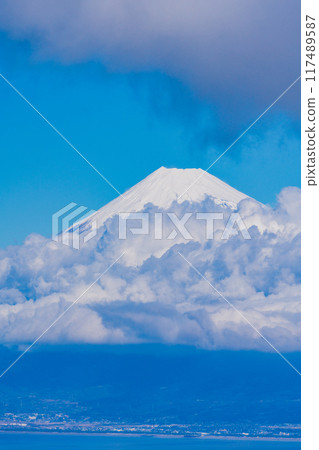 [Shizuoka Prefecture] Mount Fuji beyond the sea of clouds in Suruga Bay 117489587