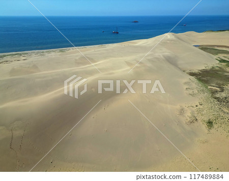 Aerial view of the Tottori Sand Dunes in the early morning with no one around 117489884