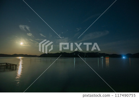 Beautiful starry sky over Kashira Island in Bizen City, Okayama Prefecture, Japan 117490755