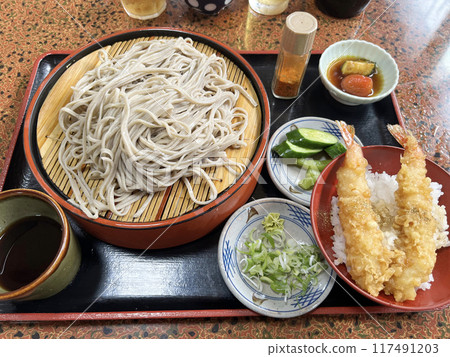 Zaru soba noodles and tempura bowl Zaru soba noodles and tempura bowl 117491203