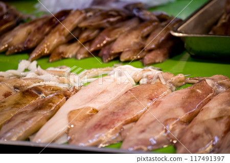 海鮮市場的新鮮軟絲 117491397