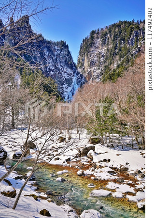冬天的流星瀑布與石漾川(北海道上川町層雲峽) 冬天的流星瀑布與石漾川(北海道上川町層雲峽) 117492402