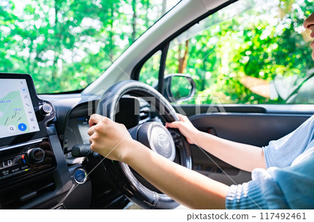 一個女人開車 一個女人開車去 117492461